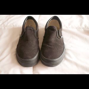 👣Black slip on vans (kids)